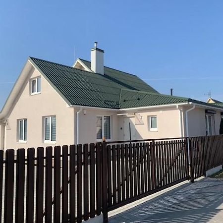 Cozy Apartment In Karmėlava Exterior foto