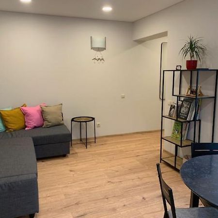 Cozy Apartment In Karmėlava Exterior foto