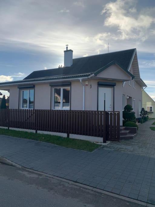 Cozy Apartment In Karmėlava Exterior foto