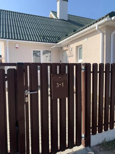 Cozy Apartment In Karmėlava Exterior foto